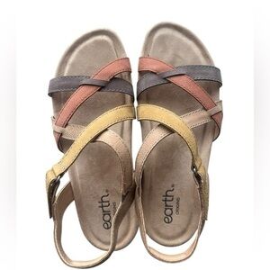 Earth Sterling Casual Strappy Round Toe Flat Sandals - size 7.5